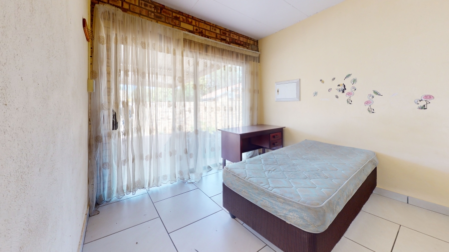 6 Bedroom Property for Sale in Kannoniers Park North West